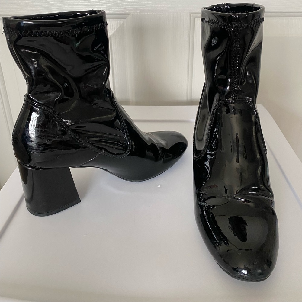 Forever 21 size 7 patent faux leather heeled booties